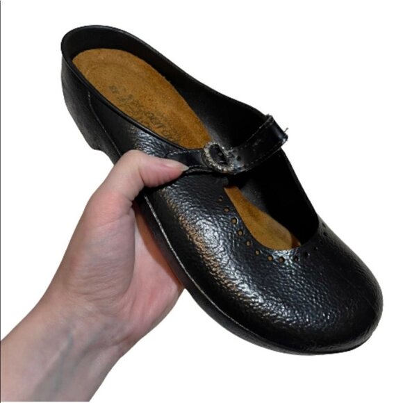 NAOT Black Mary Janes Flats Size 39 / 8 FLAWED Gem Buckle. - Picture 1 of 7